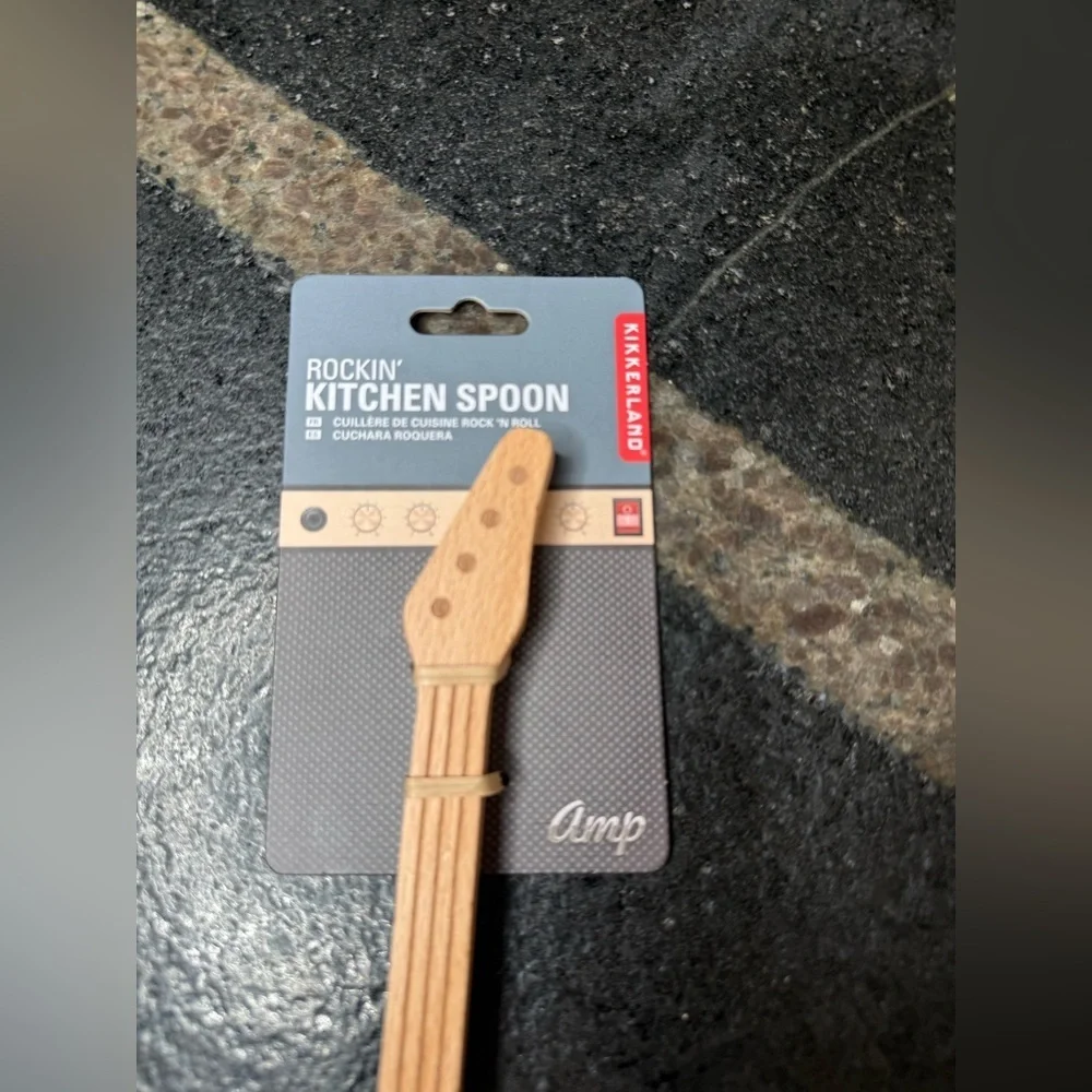 Kikkerland Rockin’ Kitchen Spoon – Guitar Design